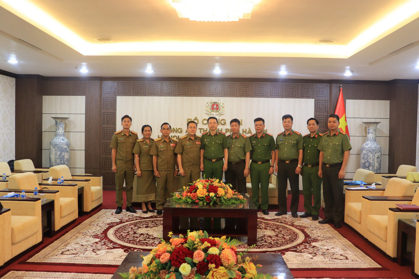 Đoàn đại biểu Cơ quan đại diện Bộ Công an Lào tại Việt Nam thăm và làm việc với CATP Hà Nội