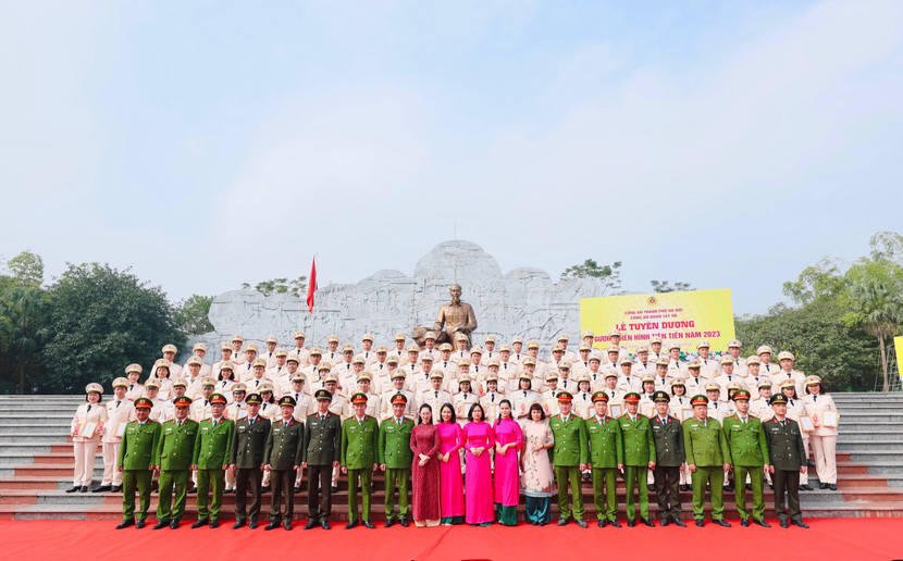 BCH và CBCS CAQ Tây Hồ tại Lễ tuyên dương gương điển hình tiên tiến năm 2023