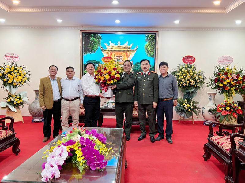 Trung tướng Nguyễn Hải Trung - Ủy viên Ban Thường vụ Thành ủy, Bí thư Đảng ủy, Giám đốc CATP Hà Nội chúc mừng Hội Cựu chiến binh thành phố Hà Nội