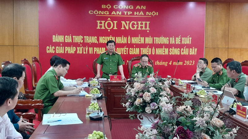 Đại tá Lê Thơm, Phó Cục trưởng Cục Cảnh sát môi trường phát biểu tại Hội nghị