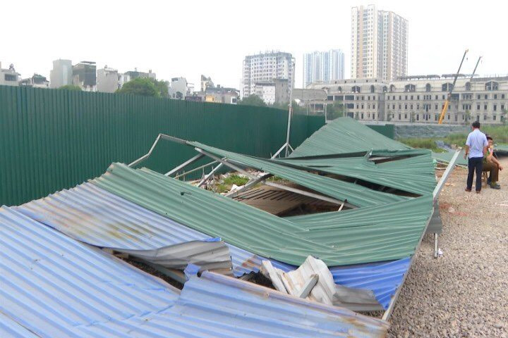 Sau khi xử lý vi phạm, lực lượng chức năng đã quây tôn, rào để quản lý các khu đất dự án chưa triển khai, xây dựng