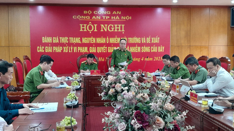 Thiếu tướng Nguyễn Thanh Tùng, Phó Giám đốc CATP Hà Nội phát biểu tại hội nghị