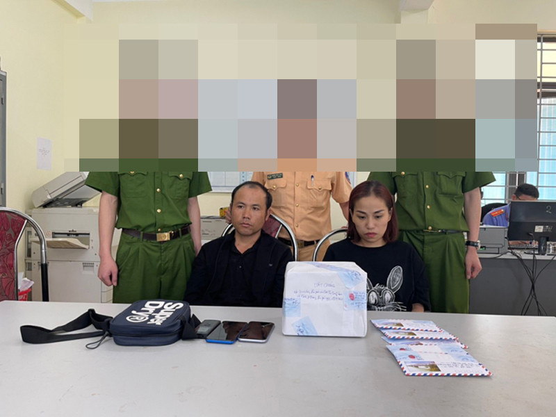 Đống tượng và tang vật vụ án