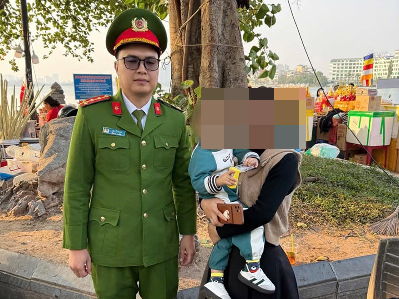 Công an phường Yên Phụ tìm người thân giúp cháu bé bị lạc ngày Mồng 2 Tết