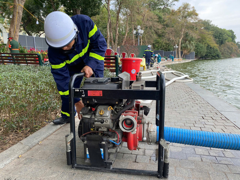 Cảnh sát PCCC&CNCH- CAQ Hoàn Kiếm sẵn sàng đảm bảo an toàn tại điểm bắn pháo hoa