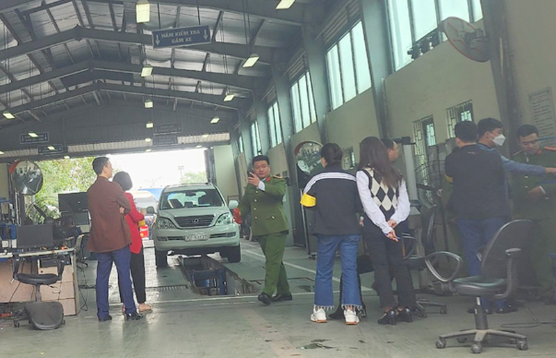 Cơ quan CSĐT - CATP Hà Nội đã phong toả, khám xét Trung tâm Đăng kiểm xe cơ giới 2903S tại số 3 Lê Quang Đạo, Mỹ Đình, quận Nam Từ Liêm, Hà Nội Cơ quan CSĐT - CATP Hà Nội đã phong toả, khám xét Trung tâm Đăng kiểm xe cơ giới 2903S tại số 3 Lê Quang Đạo, Mỹ Đình, quận Nam Từ Liêm, Hà Nội