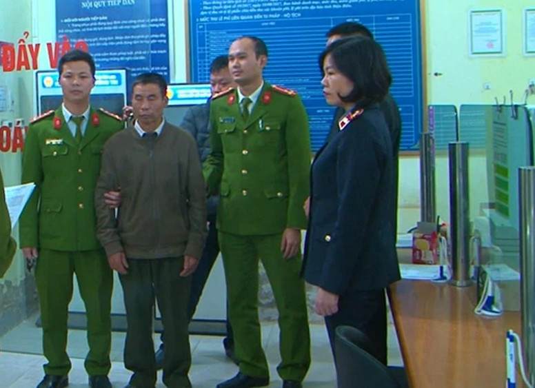 Cơ quan điều tra đọc lệnh khởi tố, bắt tạm giam đối với Đinh Văn Cường