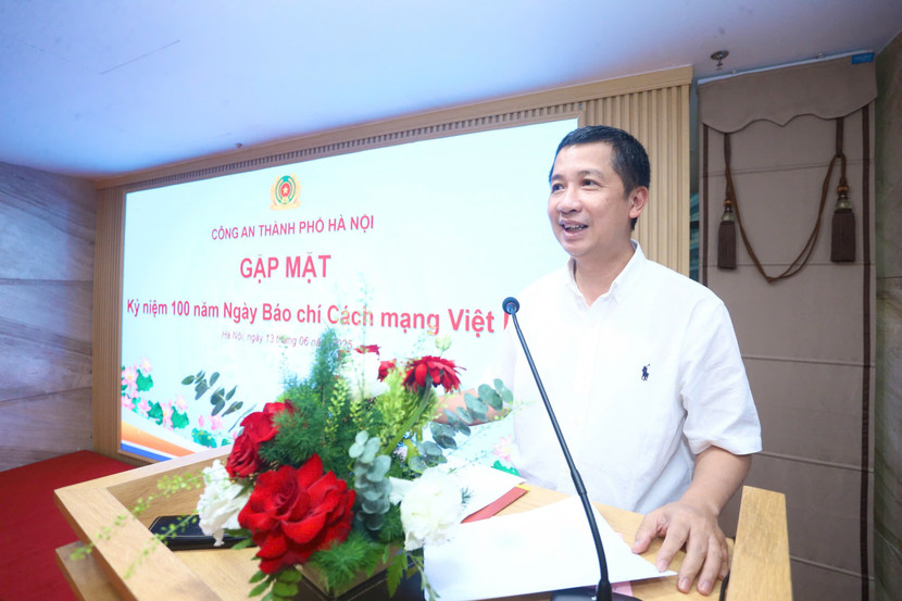 Nhà báo Nguyễn Kim Khiêm, Tổng Giám đốc Đài PTTH Hà Nội bày tỏ cảm ơn Đảng uỷ, Ban Giám đốc CATP đã tổ chức buổi gặp gỡ nhân dịp kỷ niệm 100 năm Ngày Báo chí cách mạng Việt Nam (ảnh Lam Thanh) Nhà báo Nguyễn Kim Khiêm, Tổng Giám đốc Đài PTTH Hà Nội bày tỏ cảm ơn Đảng uỷ, Ban Giám đốc CATP đã tổ chức buổi gặp gỡ nhân dịp kỷ niệm 100 năm Ngày Báo chí cách mạng Việt Nam (ảnh Lam Thanh)