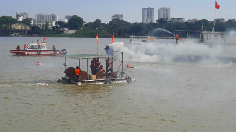 Cảnh sát PCCC và CNCH - CATP Hà Nội và UBND quận Hoàn Kiếm phối hợp diễn tập tìm kiếm cứu nạn trên sông Hồng Cảnh sát PCCC và CNCH - CATP Hà Nội và UBND quận Hoàn Kiếm phối hợp diễn tập tìm kiếm cứu nạn trên sông Hồng