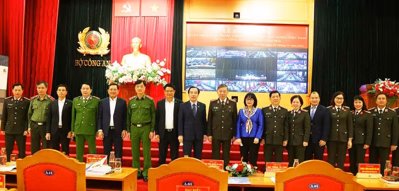 Bộ trưởng Tô Lâm và các đại biểu dự buổi lễ