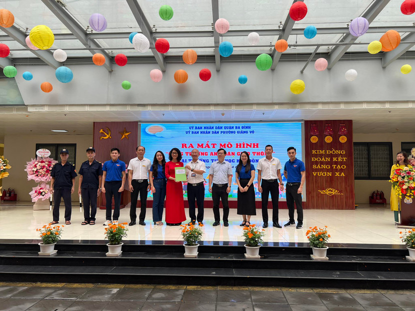 Các lực lượng cơ sở tham gia Lễ ra mắt "Cổng trường an toàn giao thông"