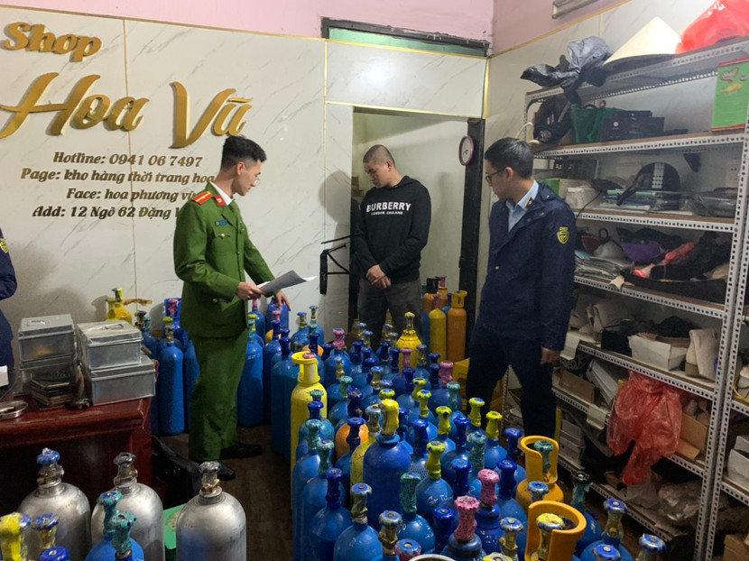 Cơ quan Công an kiểm tra kho khí N2O Cơ quan Công an kiểm tra kho khí N2O