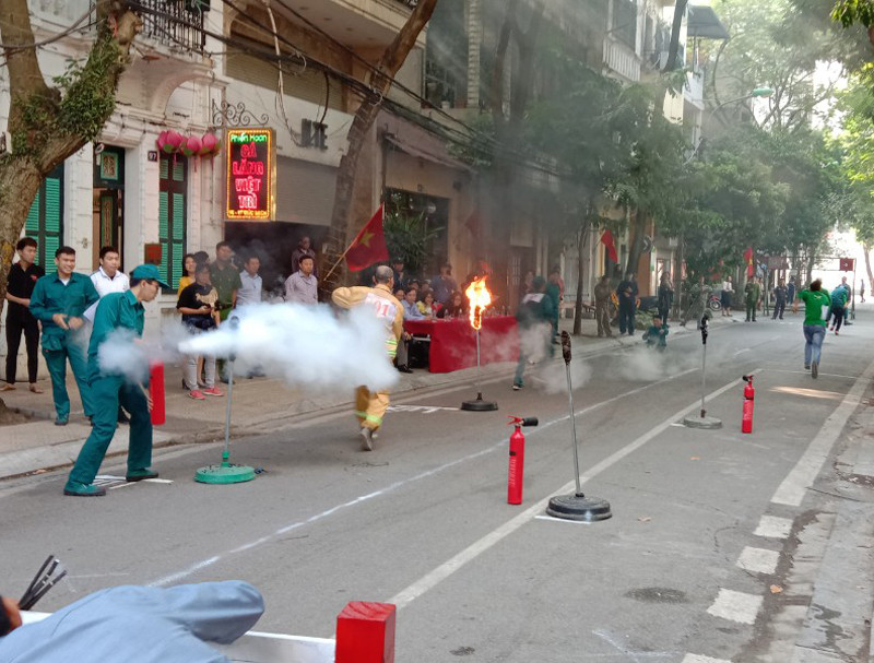 Những năm qua, các cấp ủy Đảng, chính quyền luôn quan tâm thực hiện có hiệu quả công tác phòng cháy, chữa cháy. Trong đó coi trọng công tác vận động, tuyên truyền bằng nhiều hình thức, phong phú, đa dạng... Những năm qua, các cấp ủy Đảng, chính quyền luôn quan tâm thực hiện có hiệu quả công tác phòng cháy, chữa cháy. Trong đó coi trọng công tác vận động, tuyên truyền bằng nhiều hình thức, phong phú, đa dạng...