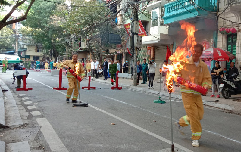 Nội dung thi vượt chướng ngại vật sử dụng bình chữa cháy dập lửa Nội dung thi vượt chướng ngại vật sử dụng bình chữa cháy dập lửa