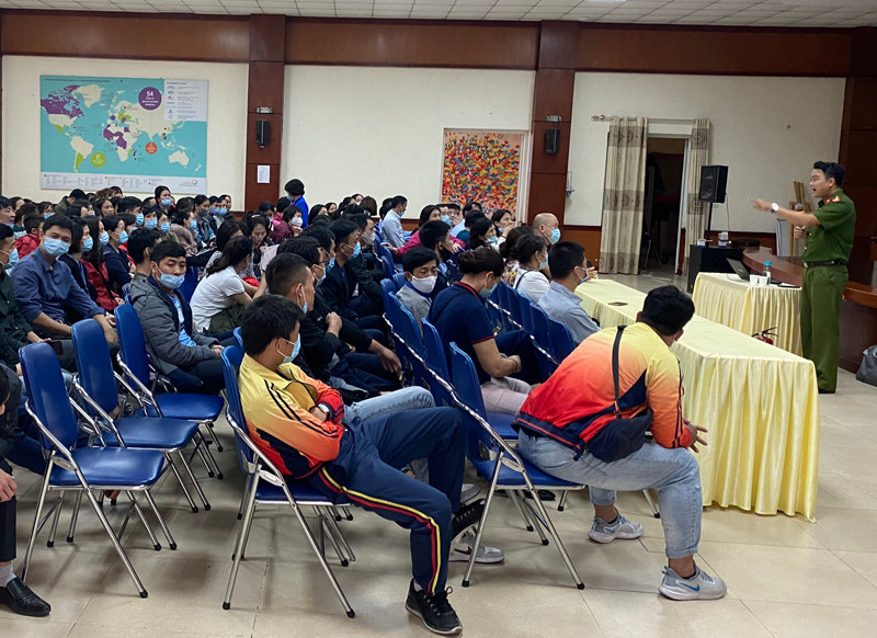 Cảnh sát PCCC và CNCH- CAQ Nam Từ Liêm tuyên truyền an toàn PCCC tại Trường tiểu học Đoàn Thị Điểm