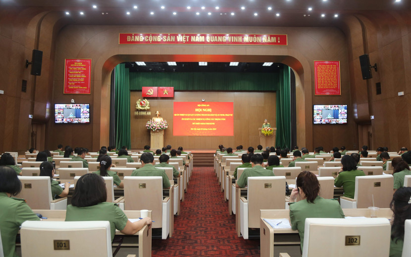 Quang cảnh hội nghị