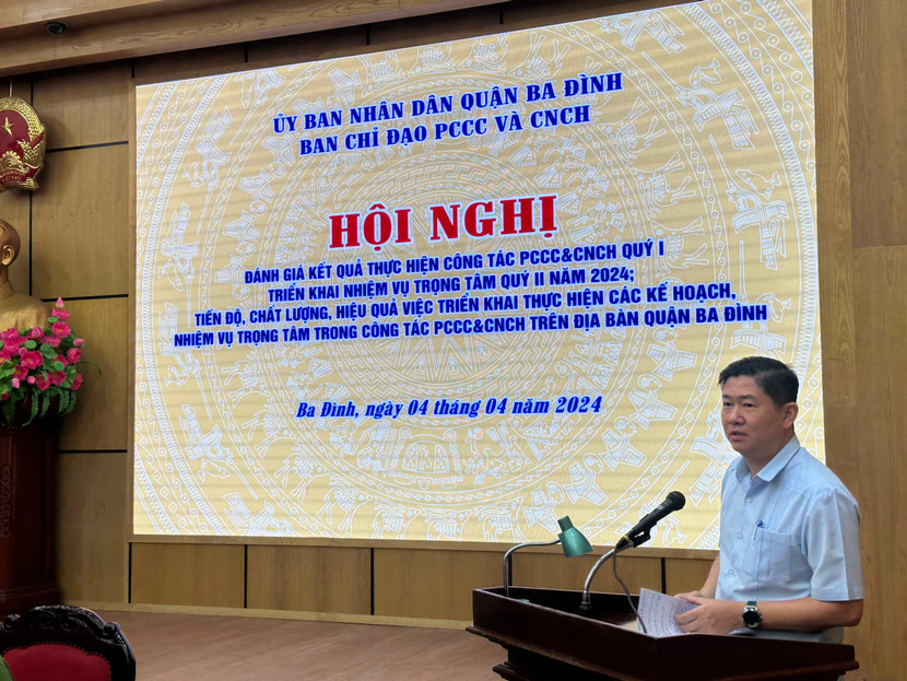 Ông Nguyễn Trung Dũng, Phó Chủ tịch UBND quận Ba Đình phát biểu tại hội nghị