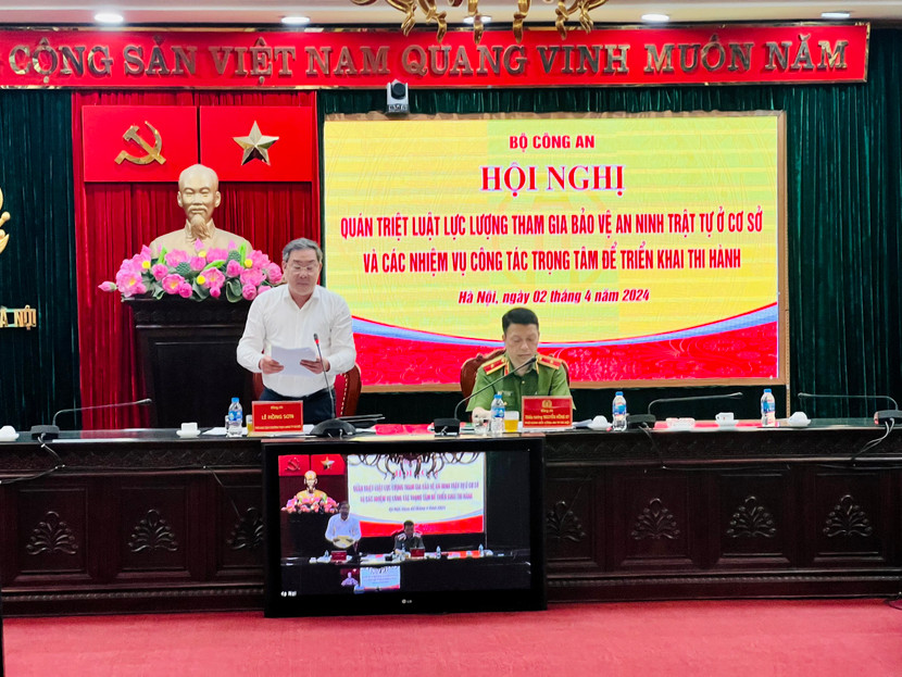 Đồng chí Lê Hồng Sơn, Phó Chủ tịch Thường trực UBND thành phố Hà Nội, Trưởng BCĐ 138 Thành phố phát biểu tham luận tại hội nghị