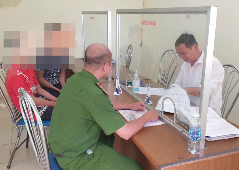 Cơ quan công an kiểm tra các đối tượng nghi nghiện ma túy