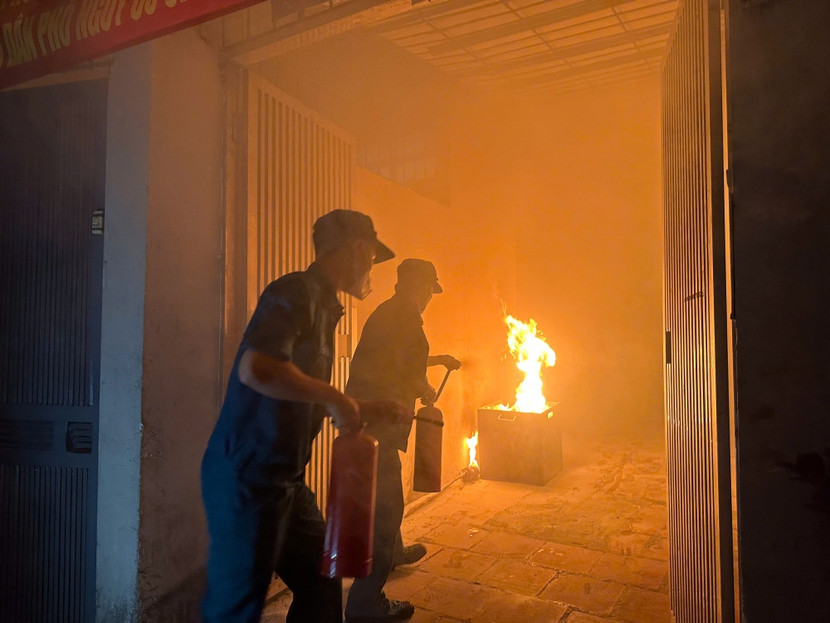 Tình huống cháy giả định tại nhà ở nhiều căn hộ trên địa bàn phường Giáp Bát