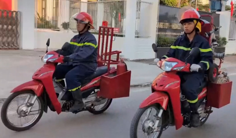 Xe mô tô chữa cháy hiệu quả xử lý ban đầu khi trong ngõ nhỏ xe ô tô không tiếp cận được