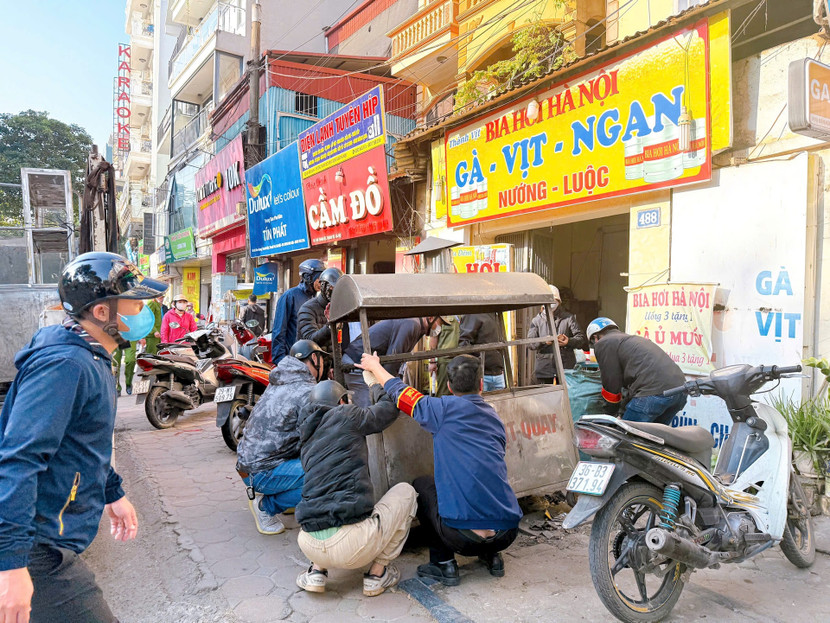 Phường Thanh Liệt ra quân xử lý vi phạm TTĐT trên địa bàn