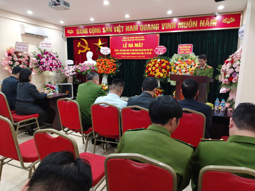 Trung tá Nguyễn Thanh Bình, Đội trưởng Đội chữa cháy và cứu nạn, cứu hộ khu vực số 7 - Phòng Cảnh sát phòng cháy, chữa cháy và cứu nạn, cứu hộ - Công an thành phố Hà Nội phát biểu tại lễ ra mắt