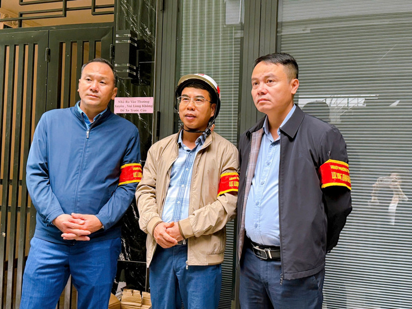 Ông Bùi Huy Hoàng, Chủ tịch UBND phường Thanh Liệt, Hà Nội đã chủ trì đoàn công tác, tiếp tục tổ chức cưỡng chế 4 công trình vi phạm trật tự xây dựng trên đất nông nghiệp tại ngách 55/214 phố Nguyễn Xiển