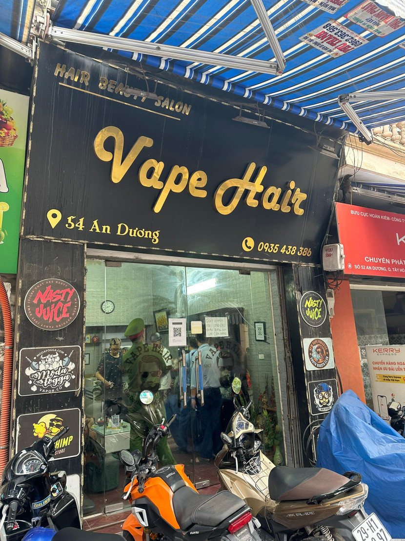 Cơ sở kinh doanh thuốc lá điện tử không nguồn gốc núp bóng cửa hàng làm thời trang tóc