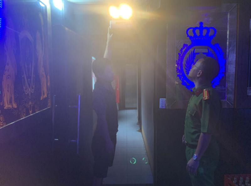 CAQ Bắc Từ Liêm kiểm tra, xử lý cơ sở kinh doanh karaoke vi phạm an toàn PCCC CAQ Bắc Từ Liêm kiểm tra, xử lý cơ sở kinh doanh karaoke vi phạm an toàn PCCC