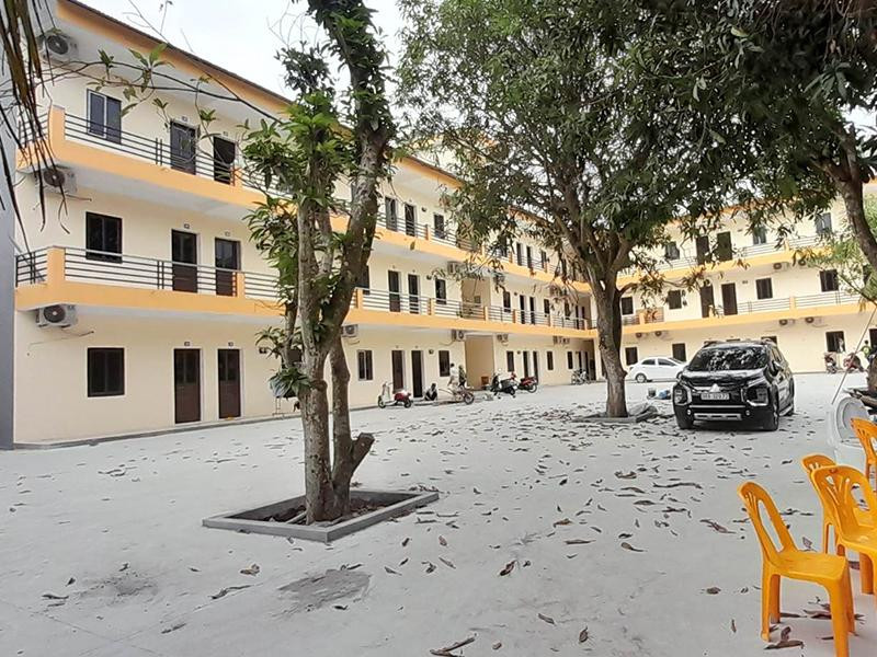 Một khu chung cư mi ni ở thôn 3 xã Thạch Hoà, cạnh cổng vào Đại học Quốc gia