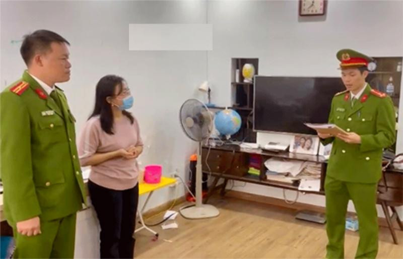 Cơ quan CSĐT đọc lệnh khởi tố bị can Phạm Thị Lan