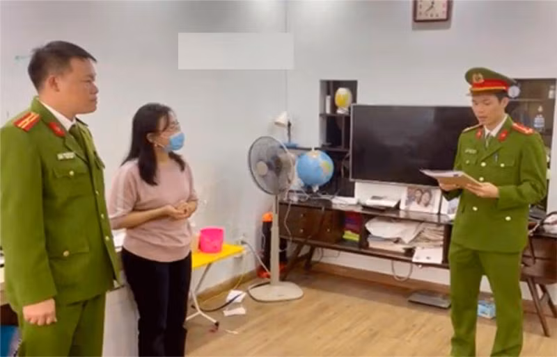 Cơ quan CSĐT đọc lệnh khởi tố bị can Phạm Thị Lan