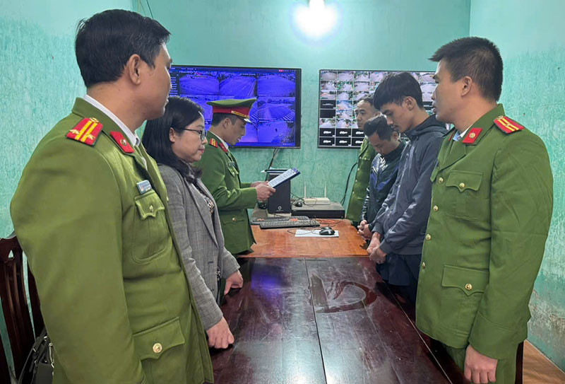 Cơ quan CSĐT thực hiện lệnh bắt hai đối tượng liên quan... Cơ quan CSĐT thực hiện lệnh bắt hai đối tượng liên quan...