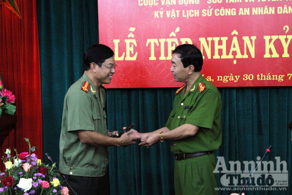 Những kỷ vật... “biết nói” ảnh 6