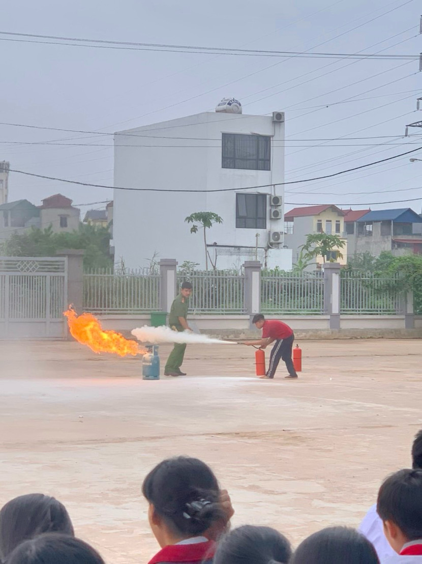 Hướng dẫn học sinh kỹ năng an toàn cháy, nổ