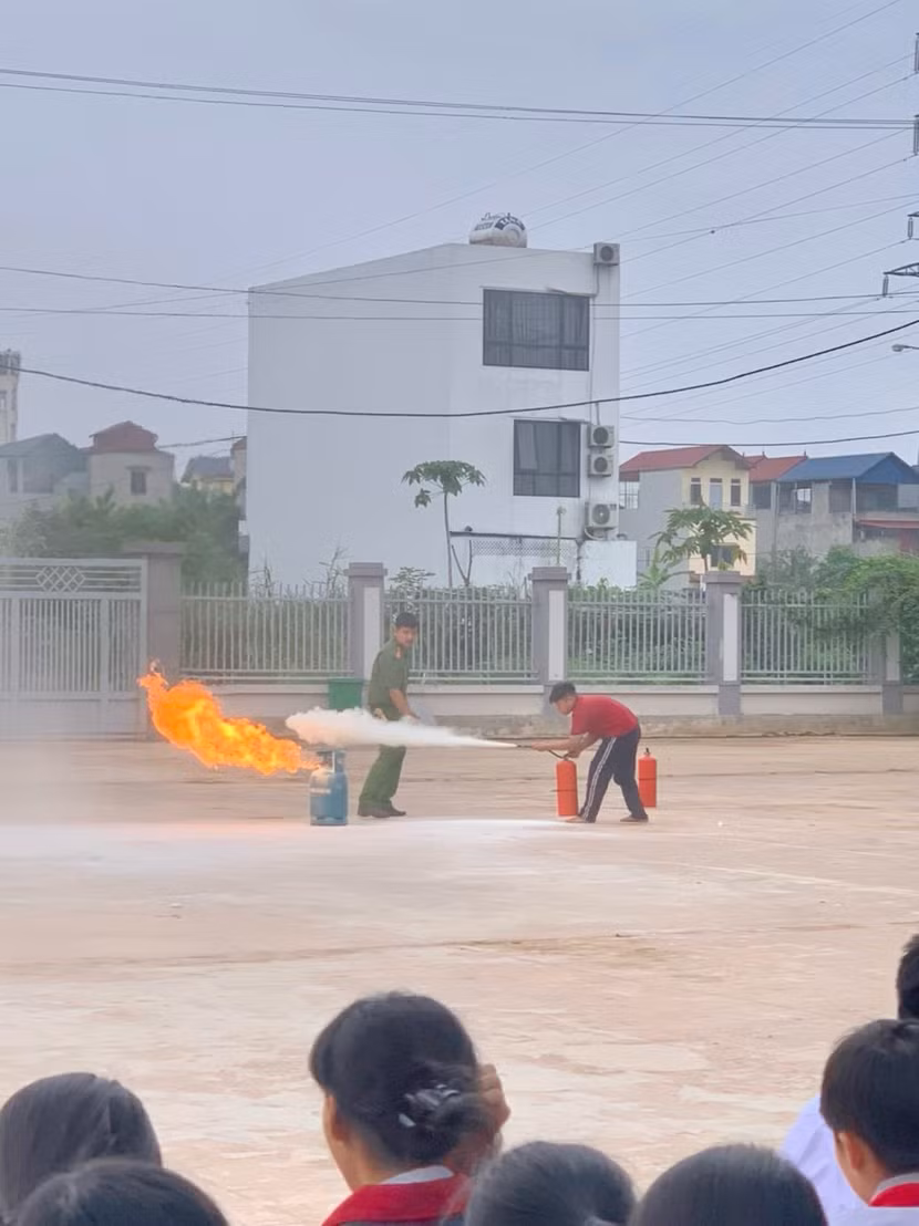Hướng dẫn học sinh kỹ năng an toàn cháy, nổ