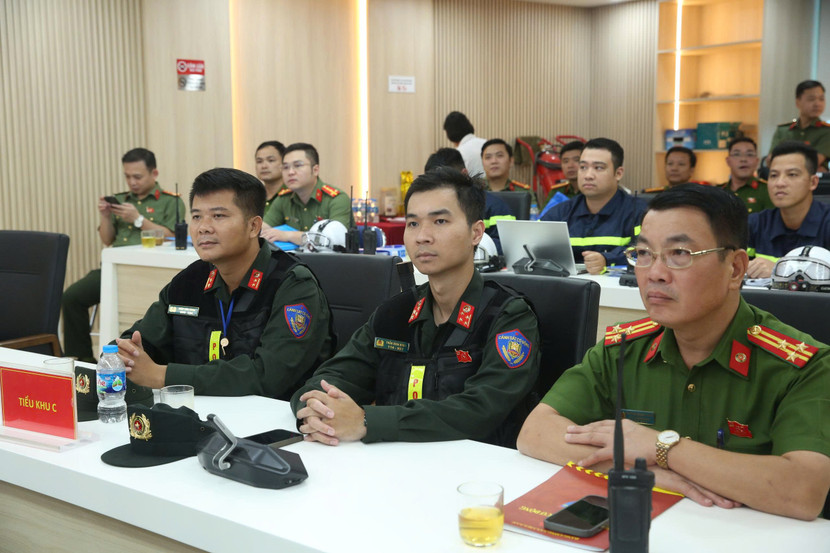 Lực lượng Cảnh sát cơ động ứng trực tại Trung tâm Thông tin chỉ huy CATP