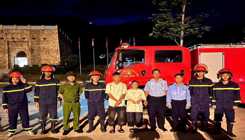 Lượng lượng chức năng cùng 2 du khách Lượng lượng chức năng cùng 2 du khách