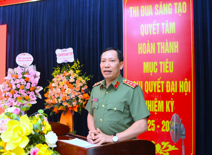 Thượng tướng Lê Văn Tuyến, Uỷ viên Ban Thường vụ Đảng uỷ Công an Trung ương, Thứ trưởng Bộ Công an phát biểu tại Đại hội Thượng tướng Lê Văn Tuyến, Uỷ viên Ban Thường vụ Đảng uỷ Công an Trung ương, Thứ trưởng Bộ Công an phát biểu tại Đại hội