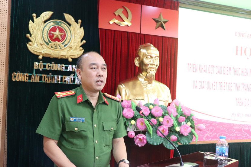 Đại tá Nguyễn Đức Long, Phó Giám đốc Công an thành phố phát biểu chỉ đạo tại hội nghị