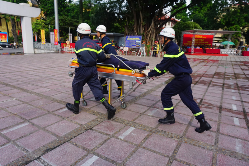 Nạn nhân bị thương đã được lực lượng tìm kiếm cứu nạn đưa đến nơi an toàn