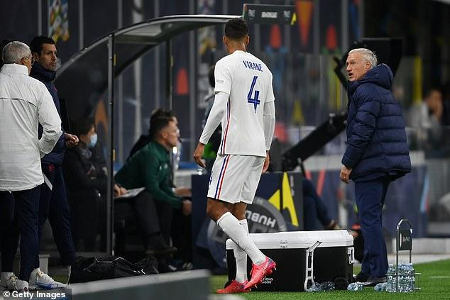 Varane không thể tiếp tục thi đấu và phải rời sân phút 43 Varane không thể tiếp tục thi đấu và phải rời sân phút 43