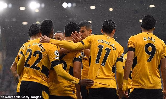 Wolves là một trong số ít các CLB tại Premier League hoàn thành mục tiêu tiêm vaccine