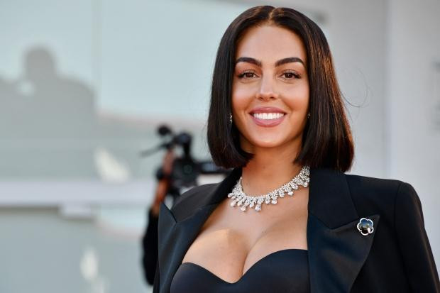 Rodriguez trước đó từng khoe chiếc dây chuyền đính kim cương