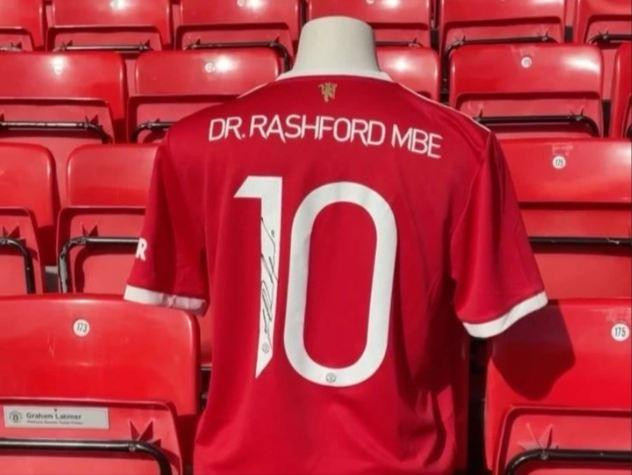 M.U in chiếc áo đặc biệt tưởng thưởng cho sao trẻ người Anh M.U in chiếc áo đặc biệt tưởng thưởng cho sao trẻ người Anh