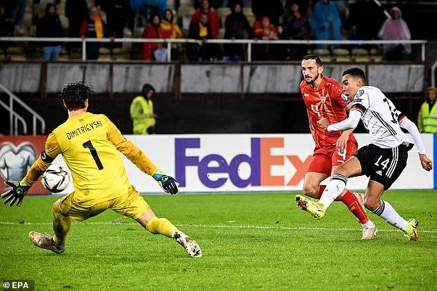 Jamal Musiala vào sân từ băng ghế dự bị ghi bàn ấn định chiến thắng 4-0