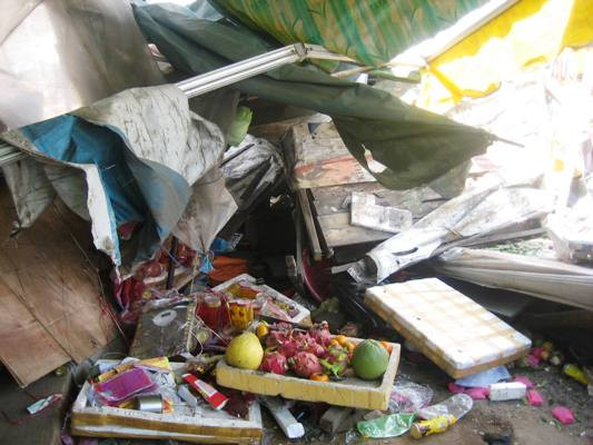  Xe ben tông nát xe khách, nhiều người thoát chết ảnh 4