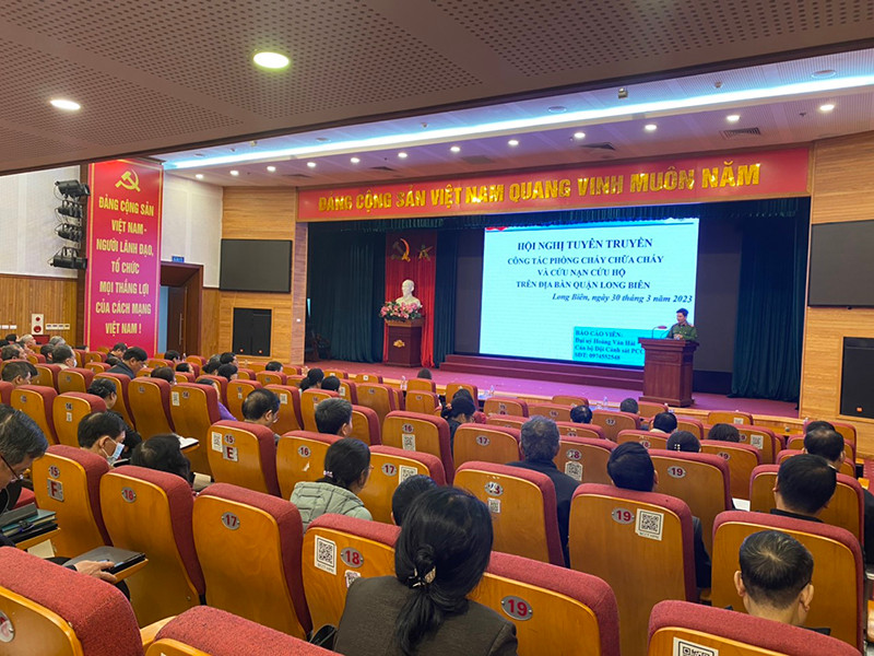 Lực lượng Cảnh sát PCCC và CNCH - CAQ Long Biên tuyên truyền, trang bị kỹ năng an toàn PCCC cho Mặt trận Tổ quốc Việt Nam quận Long Biên