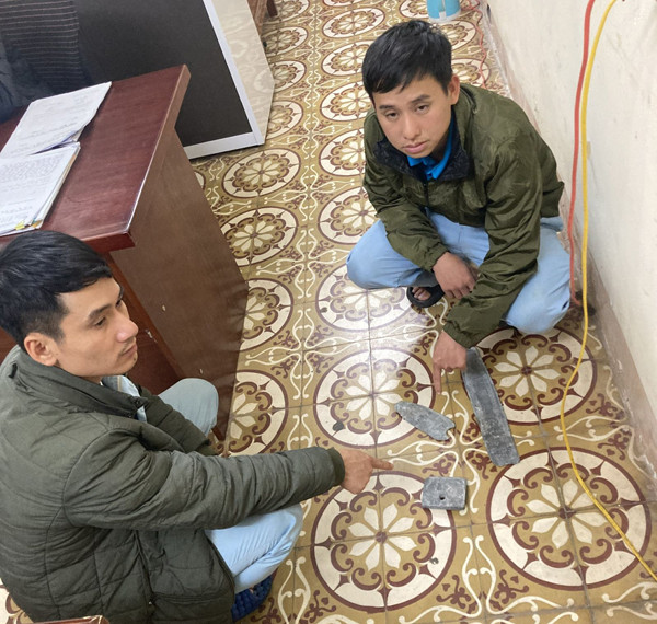 Hai đối tượng Chiến và Phương cùng một số tang vật